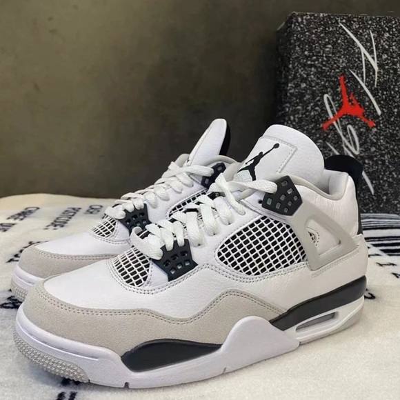 Jordan Men's White and Black Retro Sneakers - Picture 1 of 6
